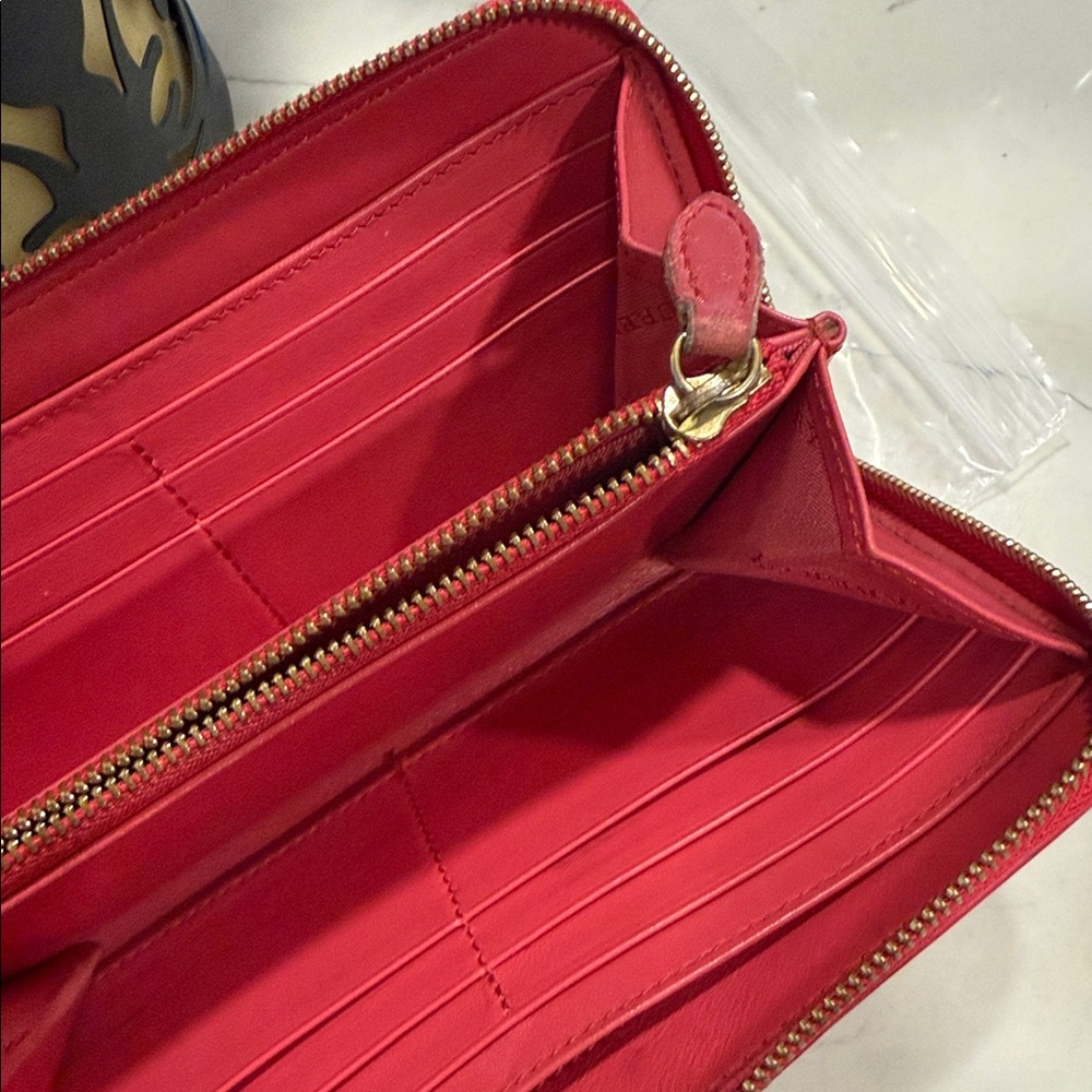 Burberry Red Wallet with Iconic Check Pattern - Picture 4 of 17